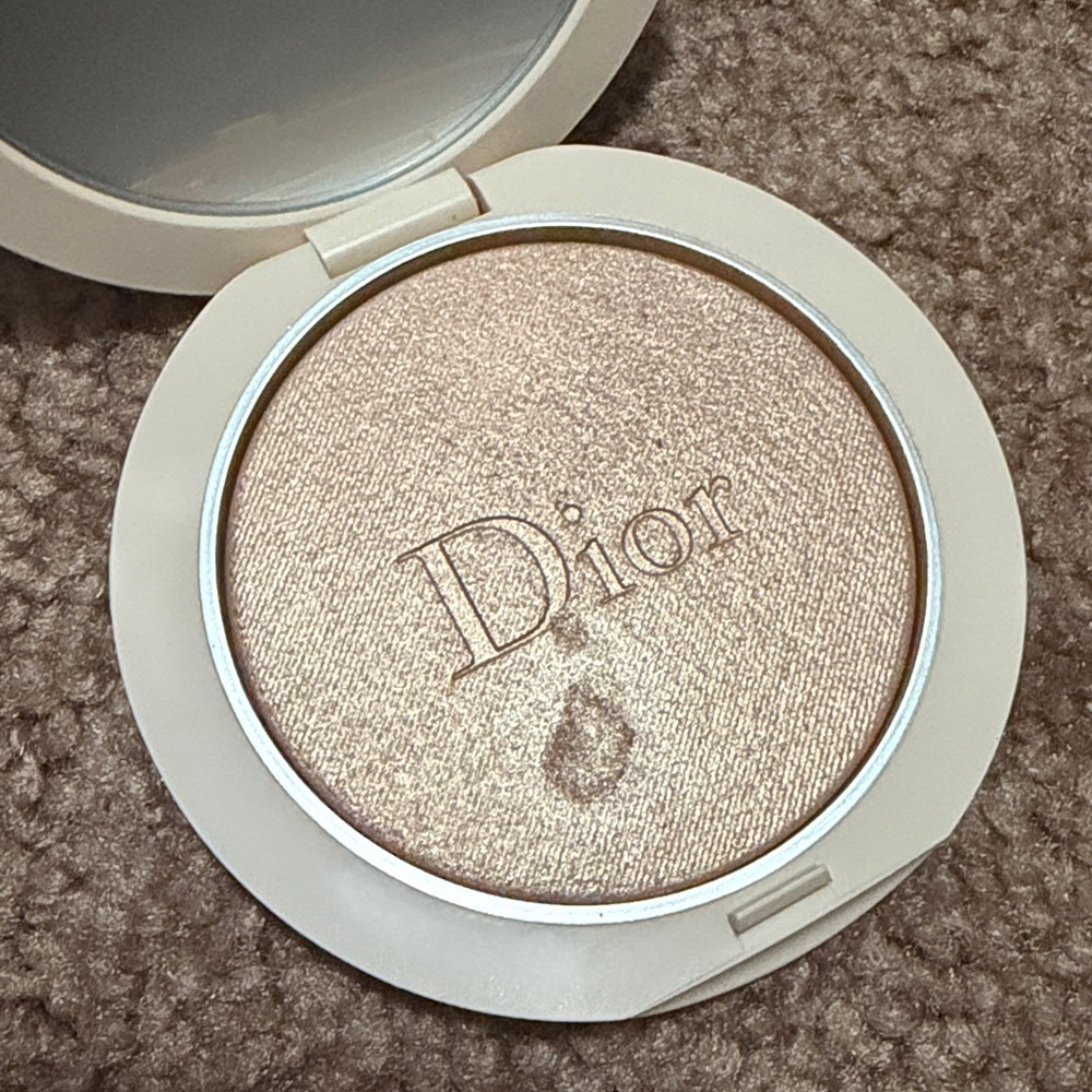 Dior Forever Highlighter — Nude Glow 01 - Picture 3 of 4